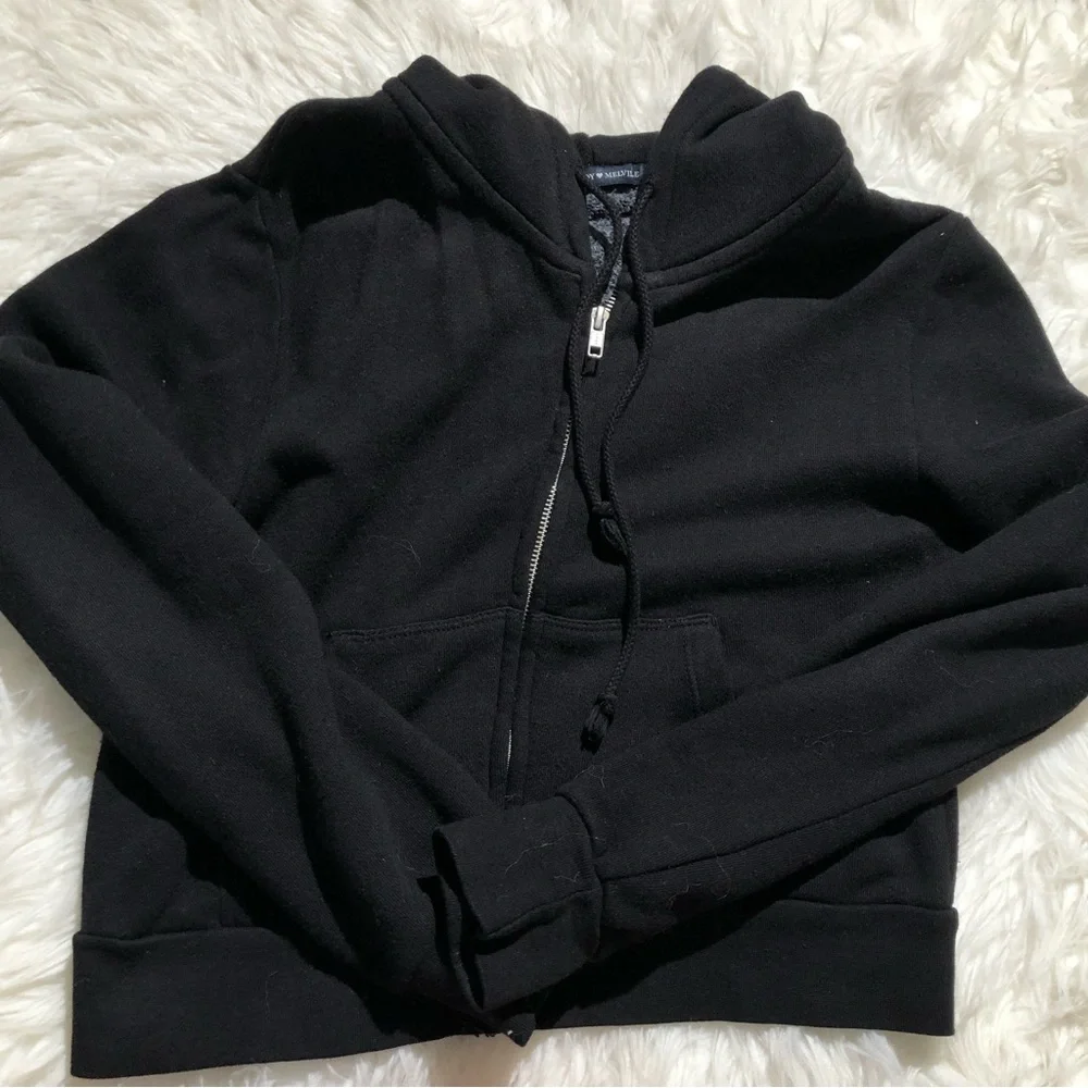 Brandy Melville black cropped zip up hoodie sweatshirt crop tops sweater pockets